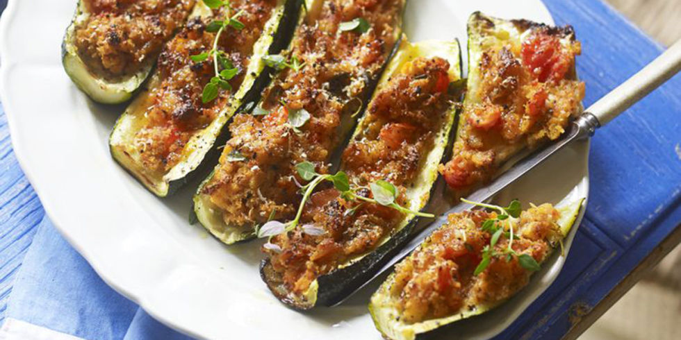 Gefüllte Zucchini mit Tomatensauce Rezept - Wie macht man gefüllte ...